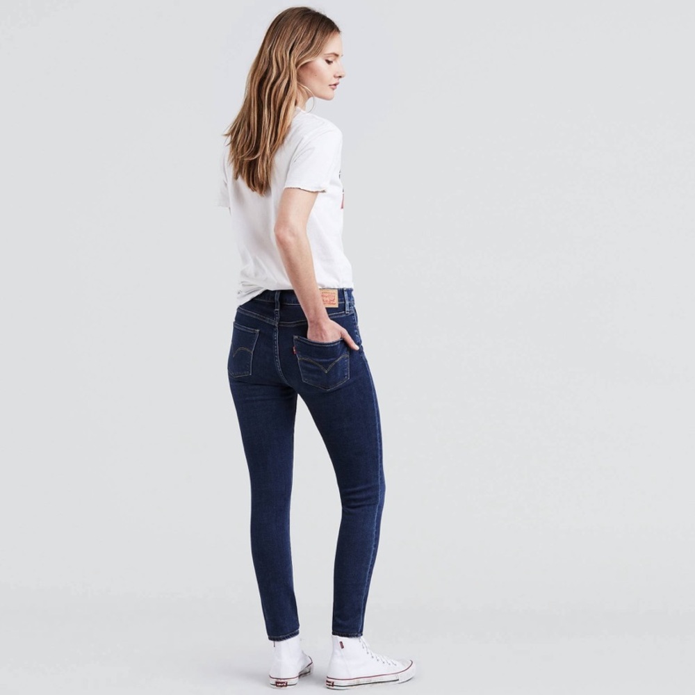 Levi’s 720 High Rise Super Skinny dark jeans 28